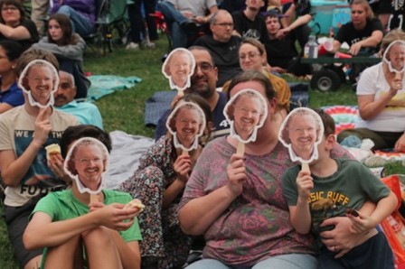 Patrons with Stéphane mask at Forest Park
